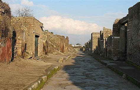 did anybody survive pompeii|Records of Pompeii’s survivors have been found – and .
